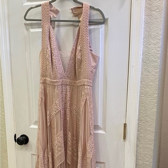 BCBGMAXAZRIA NUDE LACE/TULLE DRESS BEAUTIFUL!❤️ - Picture 3 of 6
